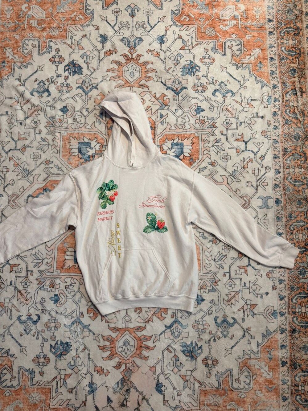 Golden Hour Fresh Strawberry Farmers Market Hoodie Sweatshirt Cream Size XS/S
